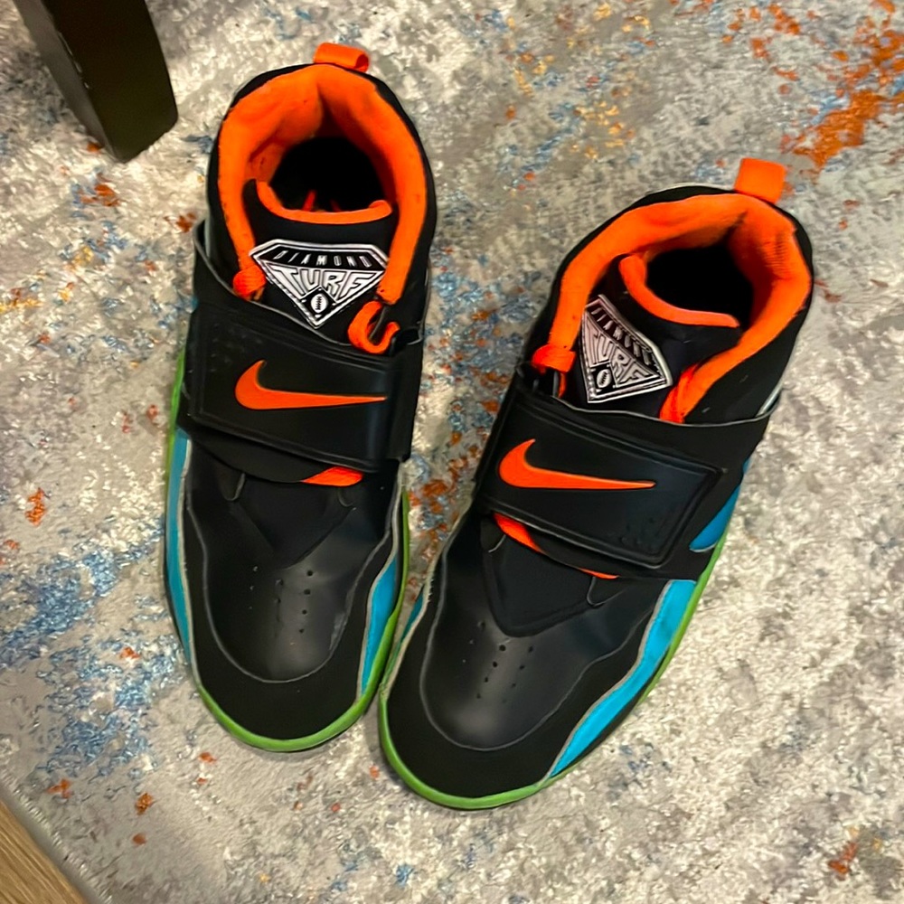 Nike Diamond Turf sneakers